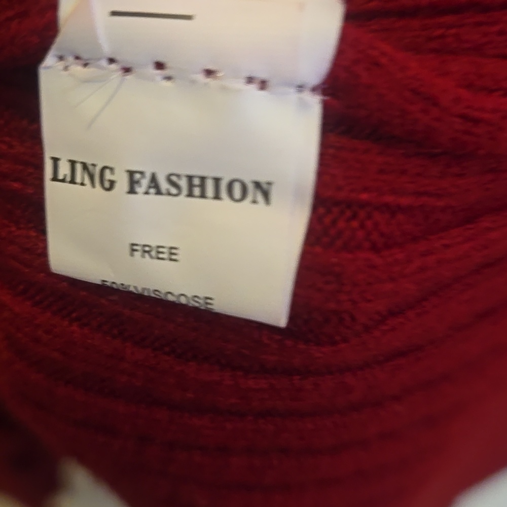 Elegant Burgundy Sweater with Pearl Accents - Picture 5 of 8